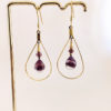 Paire de boucles d’oreilles “goutte grenat”