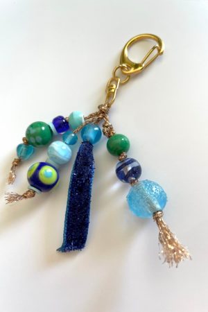 Bijou de sac et porte-clés en perles de verre de Murano bleu et vert avec mousqueton, accessoire artisanal fait main