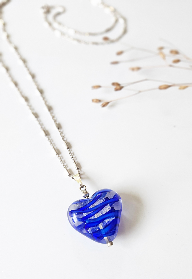 Sautoir long avec pendentif cœur filigrane bleu Majorelle en verre de Murano façonné à la main